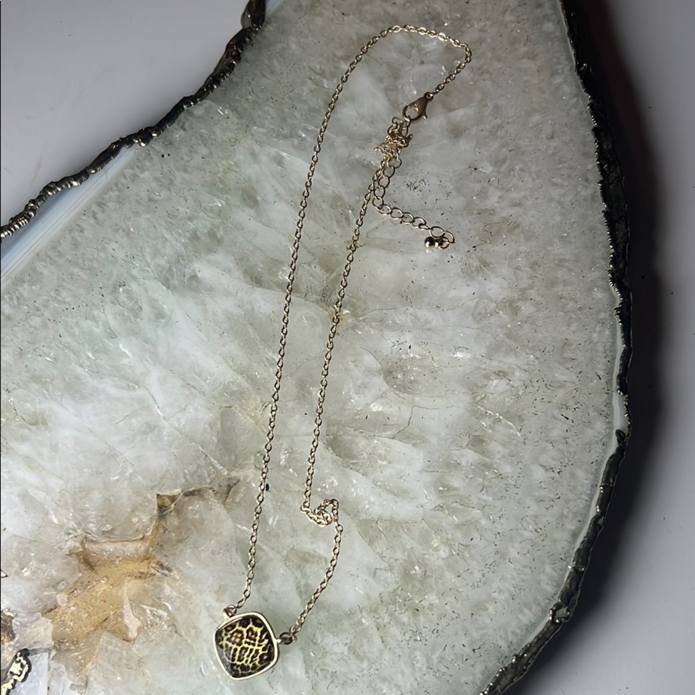 Leopard Print Pendant Necklace NWT Stackable Necklace - Picture 2 of 4
